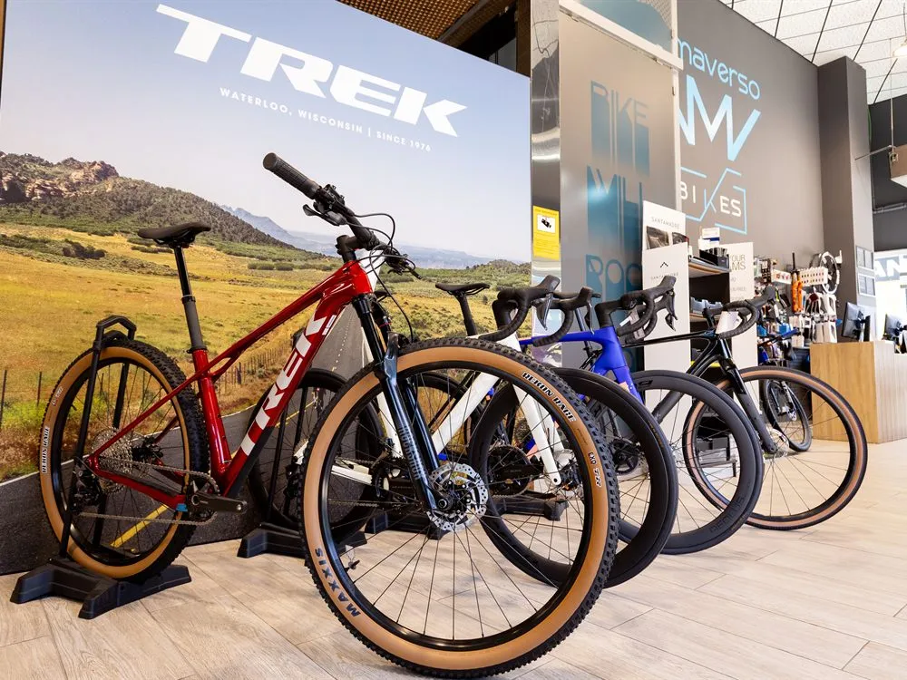 Bicicletas Trek expuestas en la tienda de Málaga