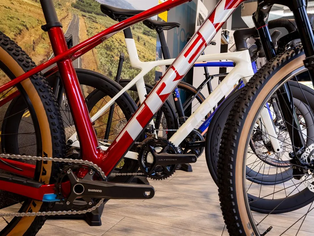Bicicleta Trek de montaña con neumáticos de tacos en Málaga